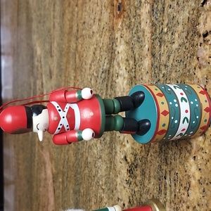Vintage Christmas Soldier press the bottom and the body moves.